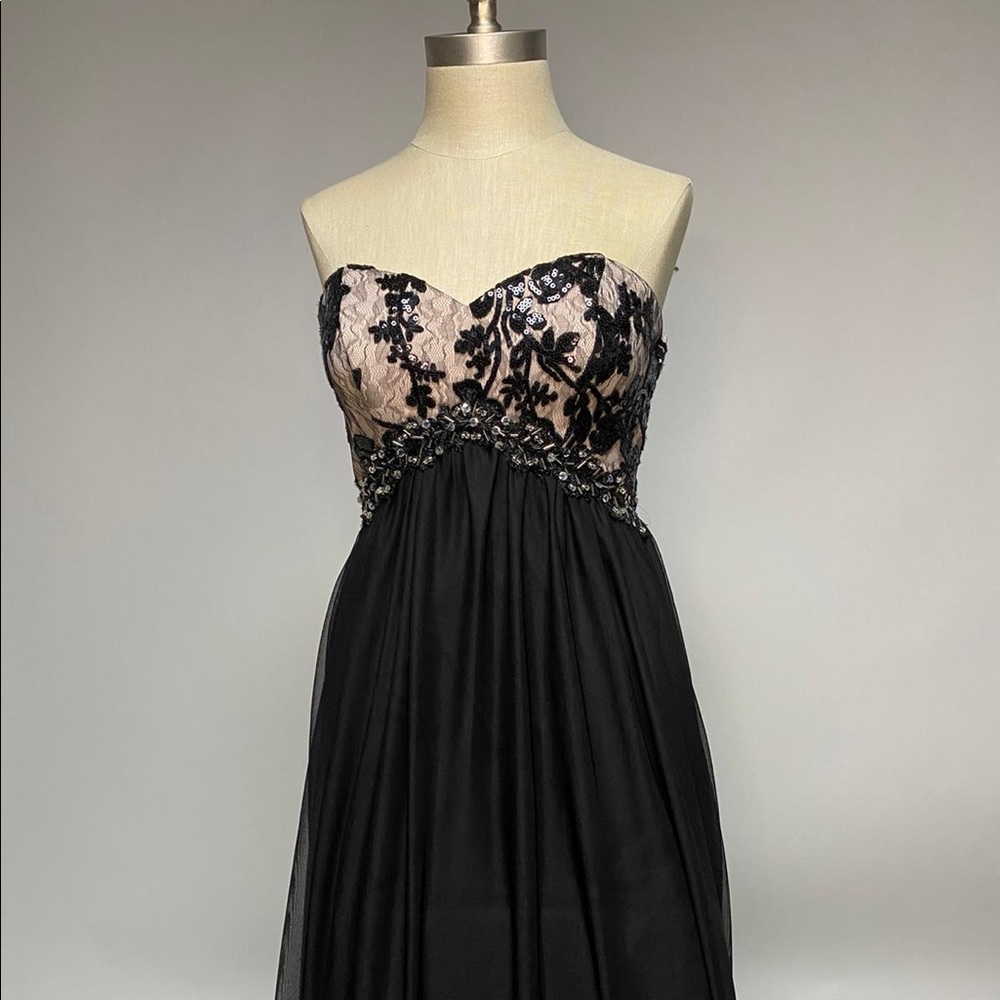 Trixxi Elegant Black Long Strapless Dress/Lace